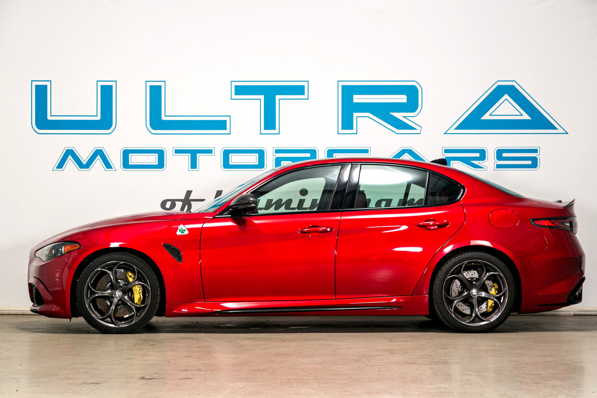 Used 2024 Alfa Romeo Giulia Quadrifoglio image 3