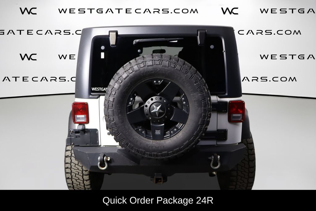 Used 2017 Jeep Wrangler Unlimited Rubicon w/ Connectivity Group AWD/4WD image 4