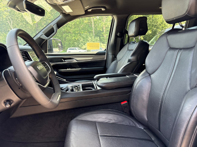 Used 2025 Jeep Wagoneer Series II AWD/4WD image 37