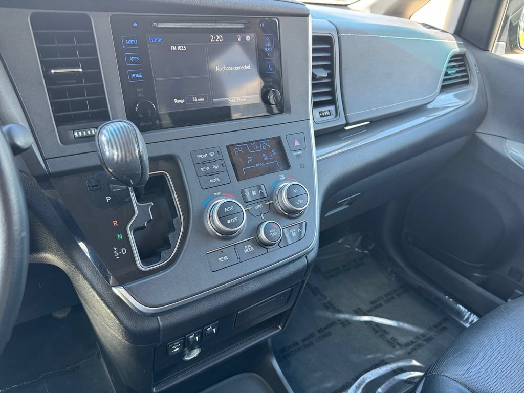 Used 2015 Toyota Sienna SE FWD image 32
