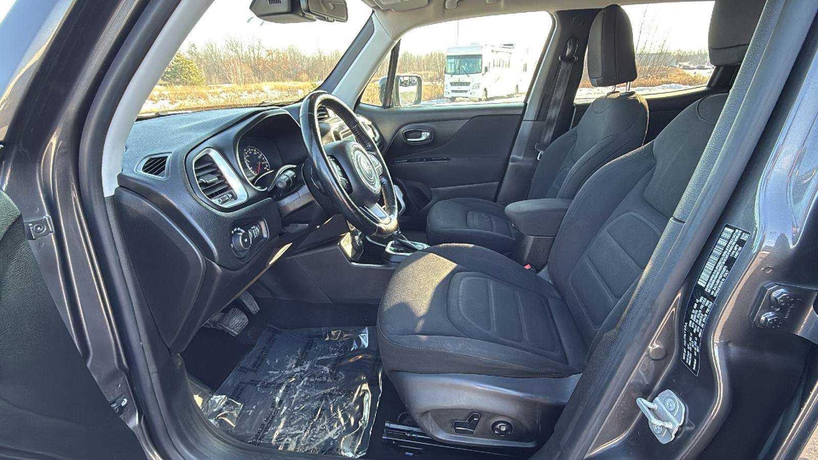 Used 2019 Jeep Renegade Latitude w/ Cold Weather Group image 25