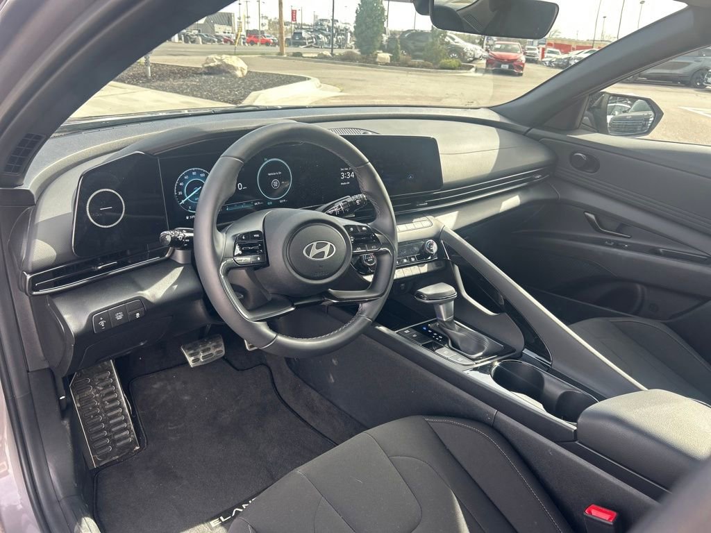 Used 2025 Hyundai Elantra SEL image 9