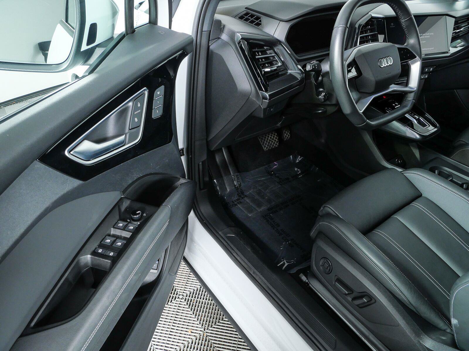 Used 2024 Audi Q4 e-tron Premium Plus w/ Premium Plus AWD/4WD image 8