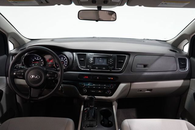 Used 2017 Kia Sedona LX image 15