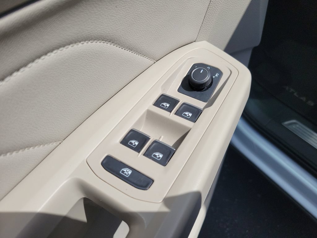 Used 2022 Volkswagen Atlas SE w/ Panoramic Sunroof Package FWD image 24