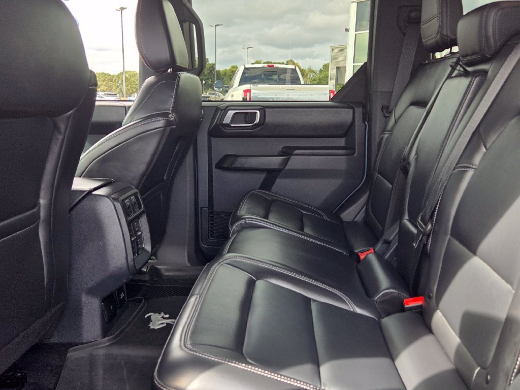Used 2025 Ford Bronco Outer Banks AWD/4WD image 4