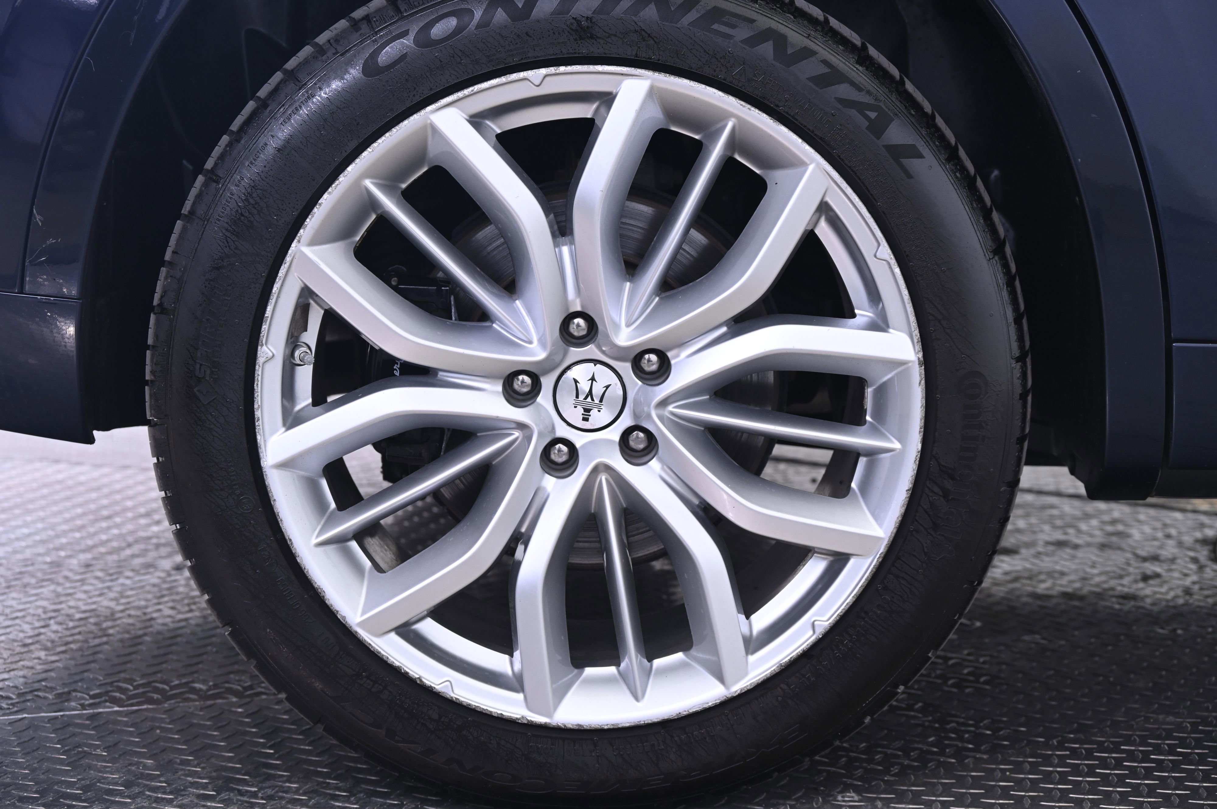 Used 2020 Maserati Levante S GranLusso AWD/4WD image 13