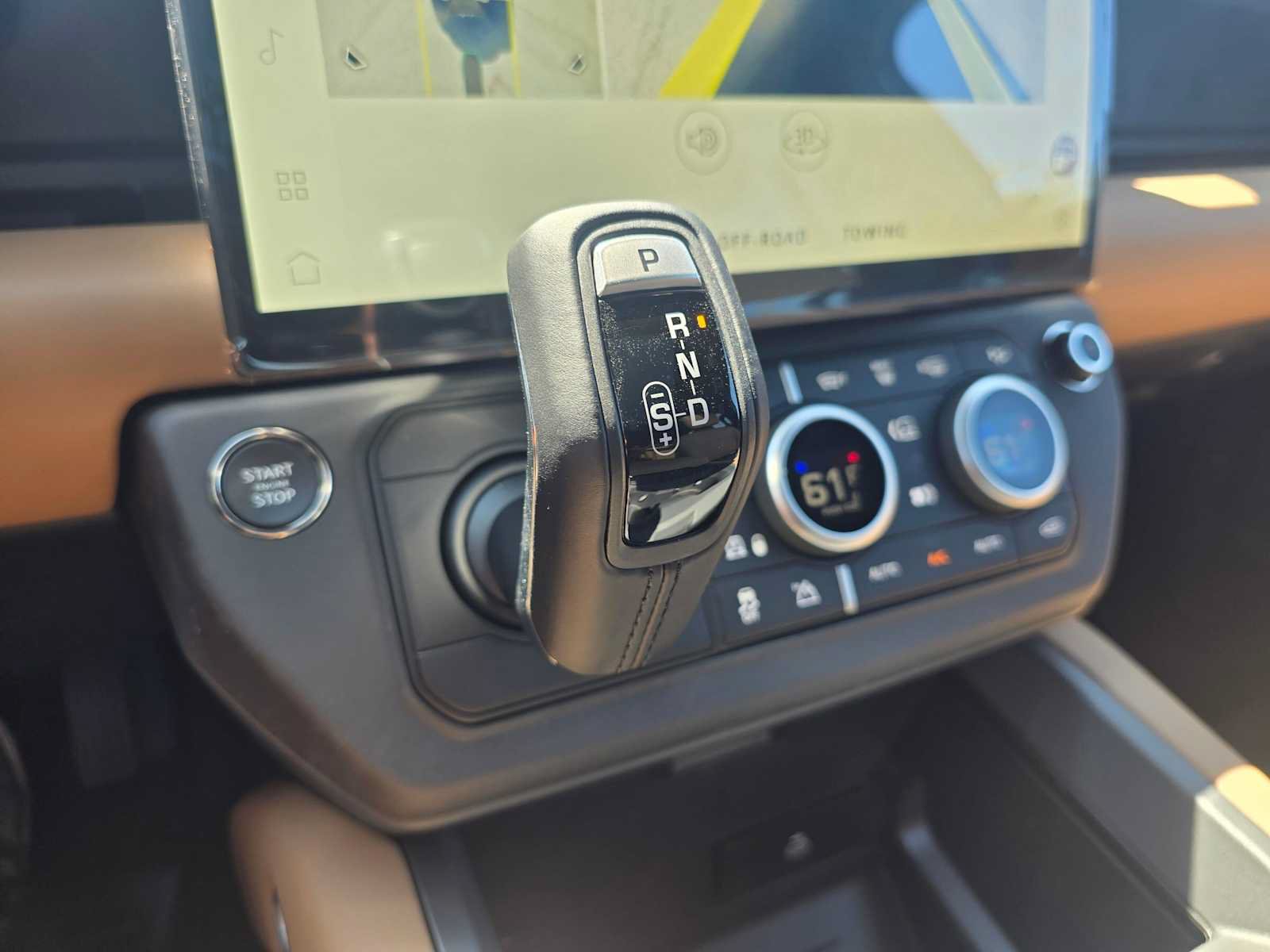 New 2026 Land Rover Defender 130 X-Dynamic SE AWD/4WD image 30