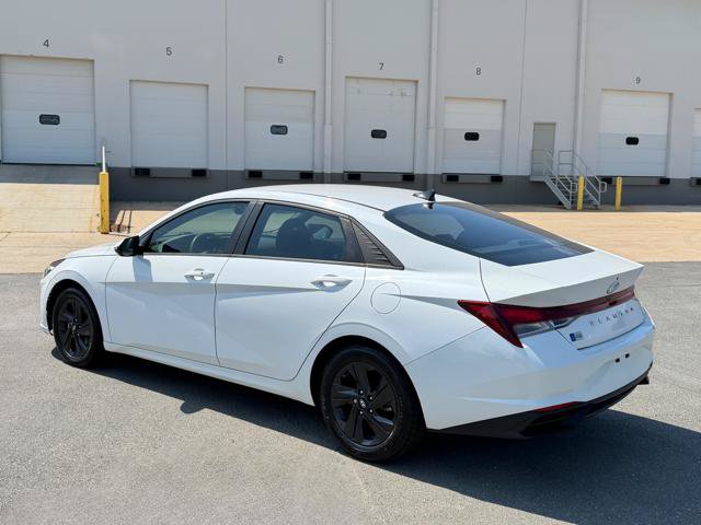 Used 2022 Hyundai Elantra SEL FWD image 3