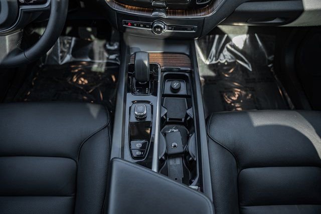 Used 2023 Volvo XC60 B5 Plus w/ Protection Package Premier image 26