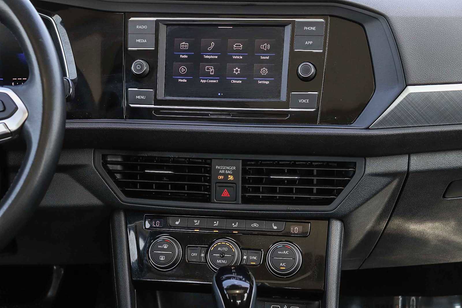 Used 2024 Volkswagen Jetta SE image 13