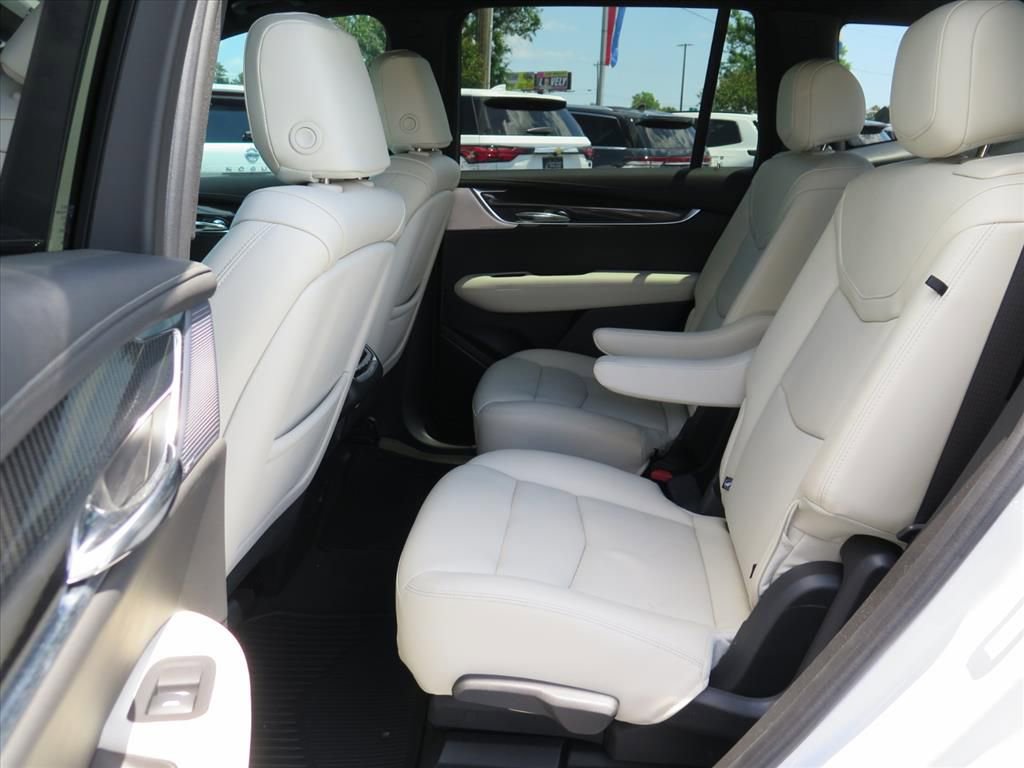 Used 2025 Cadillac XT6 Sport w/ Technology Package AWD/4WD image 23