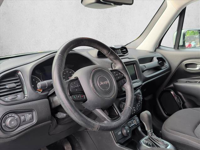 Used 2020 Jeep Renegade Altitude AWD/4WD image 9