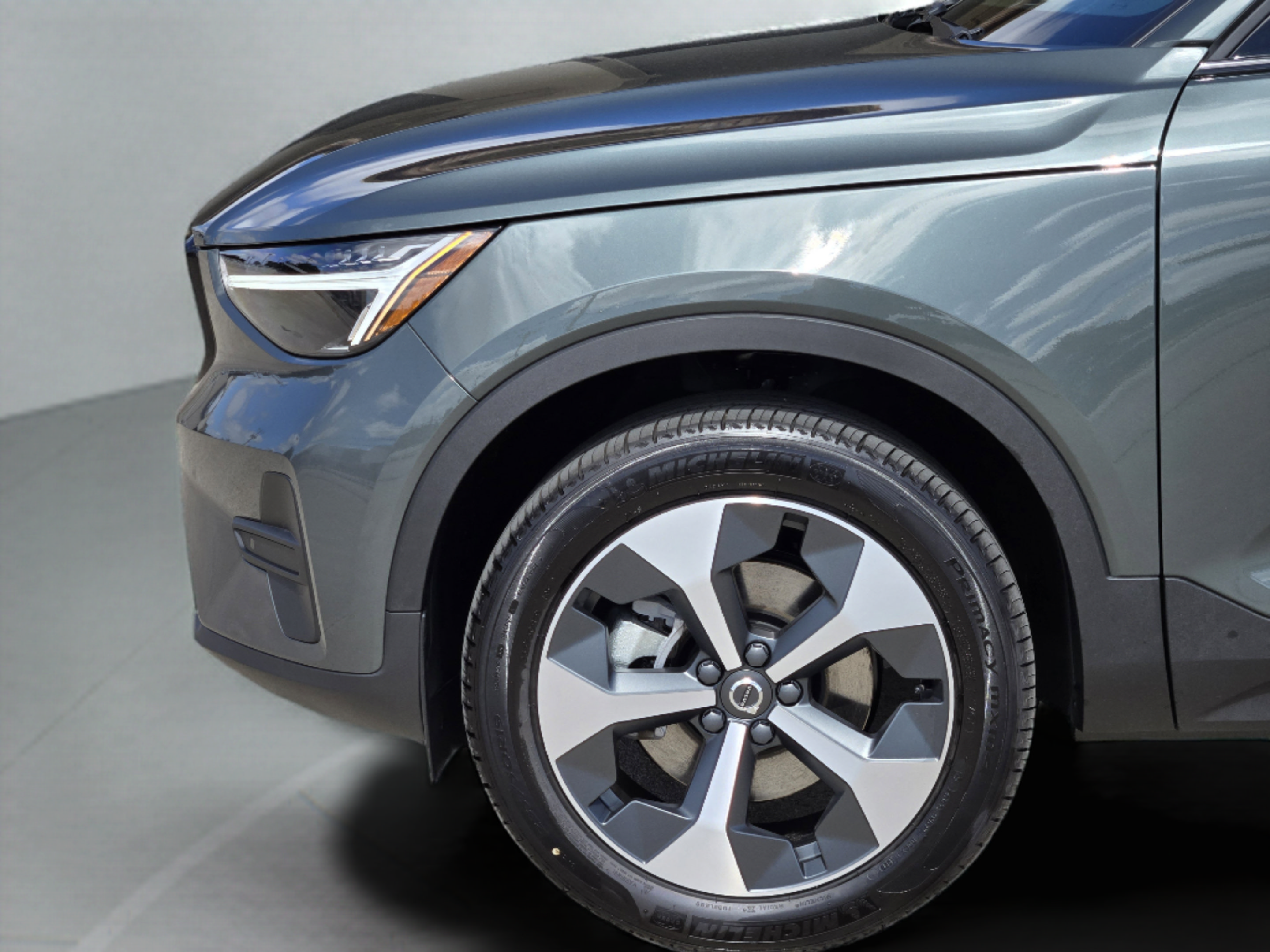 New 2026 Volvo XC40 B5 Core w/ Climate Package AWD/4WD image 28