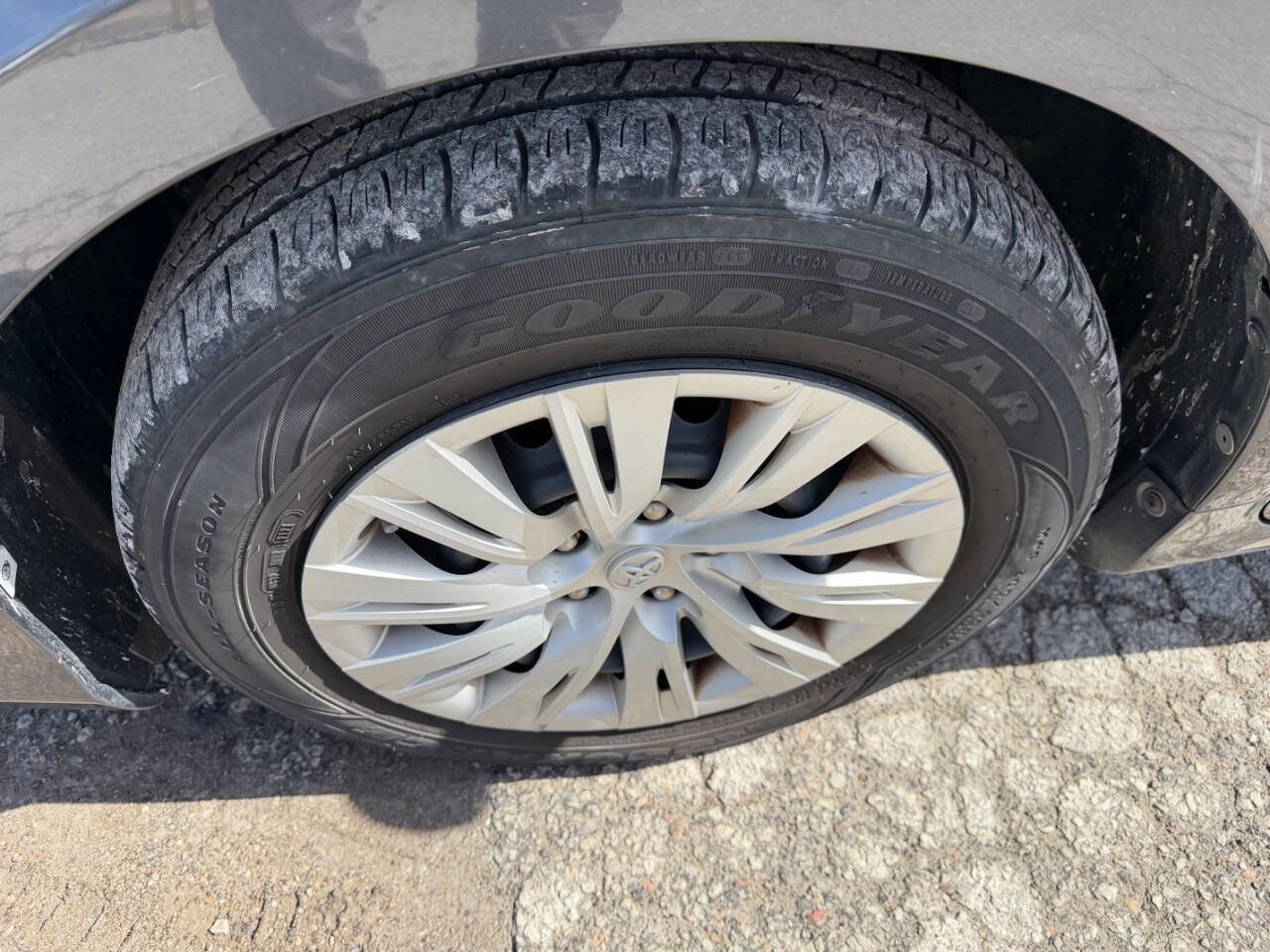 Used 2012 Toyota Camry LE image 9