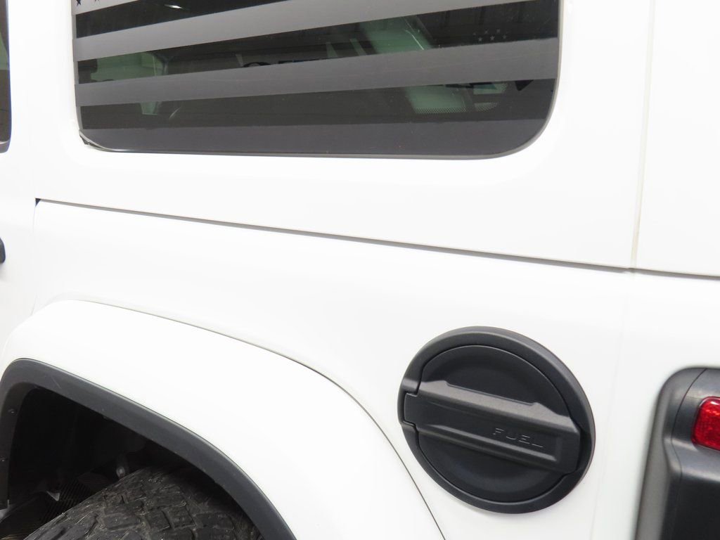 Used 2018 Jeep Wrangler Unlimited Sahara w/ Cold Weather Group image 31