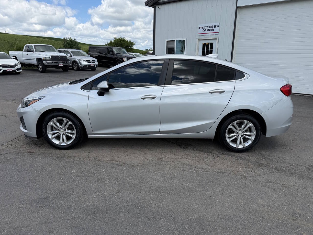 Used 2019 Chevrolet Cruze LT FWD image 2