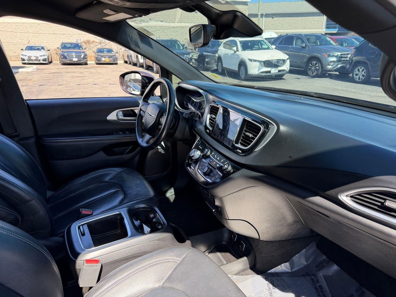 Used 2019 Chrysler Pacifica Touring-L Plus w/ Advanced Safetytec Group image 15