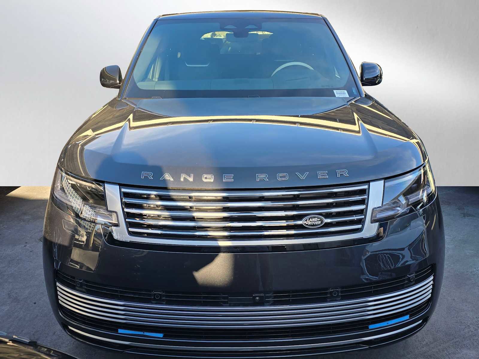 New 2025 Land Rover Range Rover SV image 2