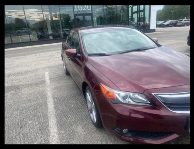 Used 2013 Acura ILX w/ Technology Package