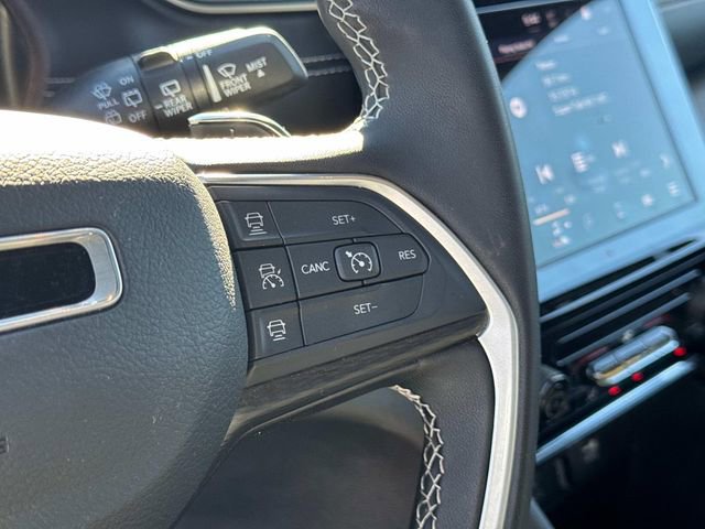 Used 2024 Jeep Grand Cherokee Laredo w/ Trailer Tow Package image 31