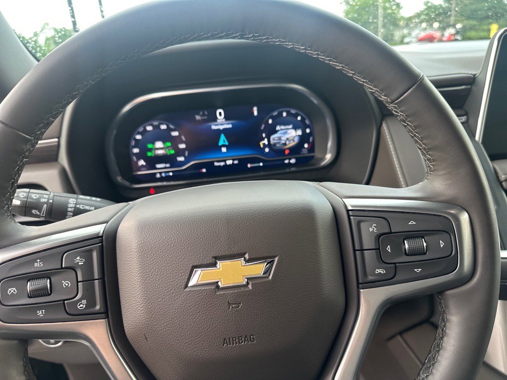 Used 2024 Chevrolet Suburban LT w/ Luxury Package image 18