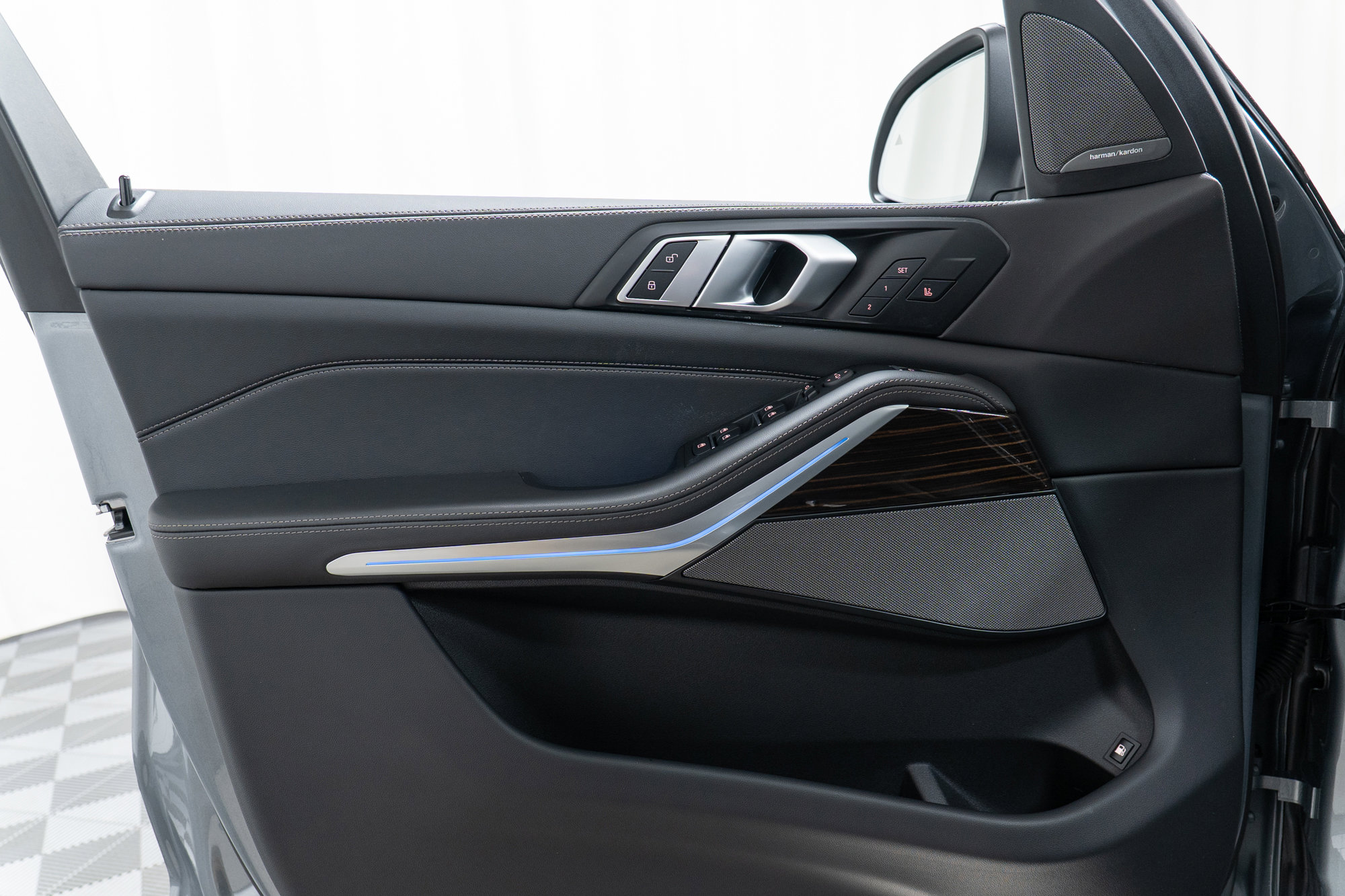 Used 2025 BMW X5 xDrive50e w/ Executive Package image 11