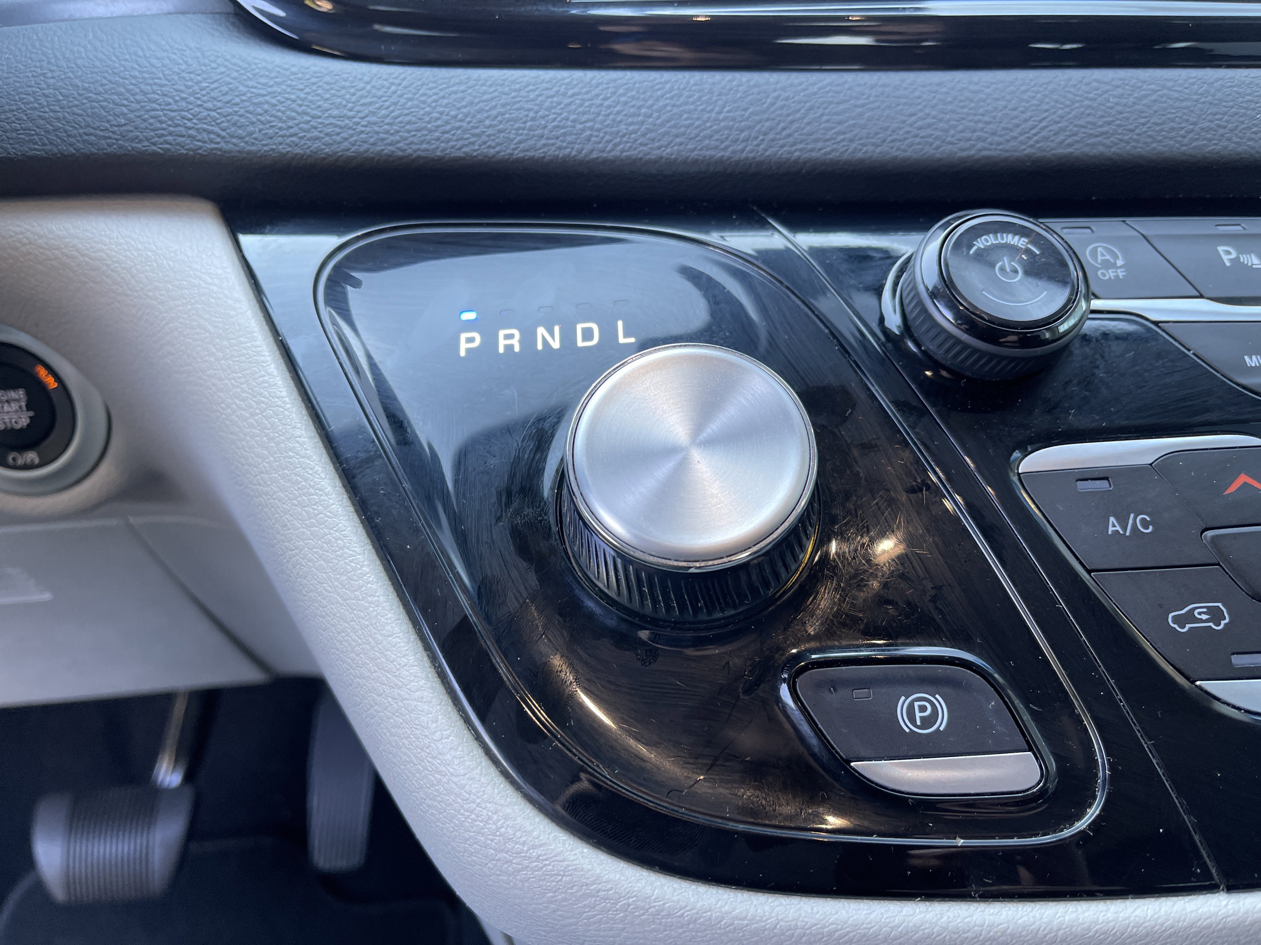 Used 2024 Chrysler Pacifica Touring-L image 29