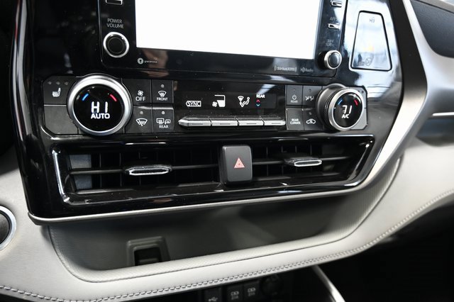 Used 2021 Toyota Highlander XLE image 18