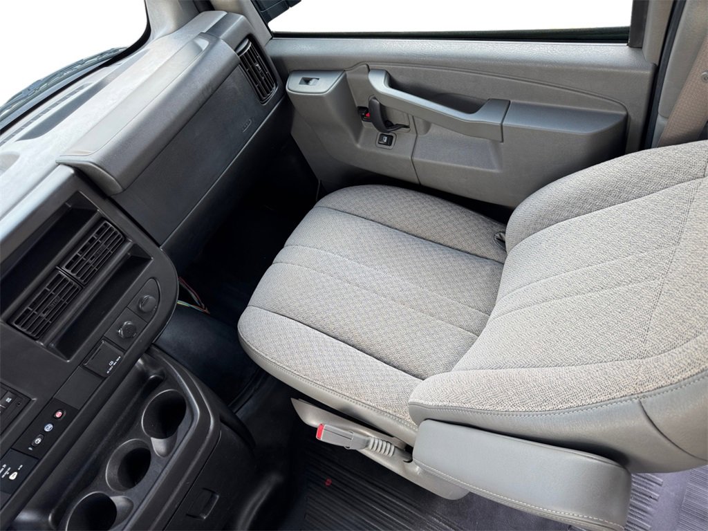 Used 2017 Chevrolet Express 2500 image 17