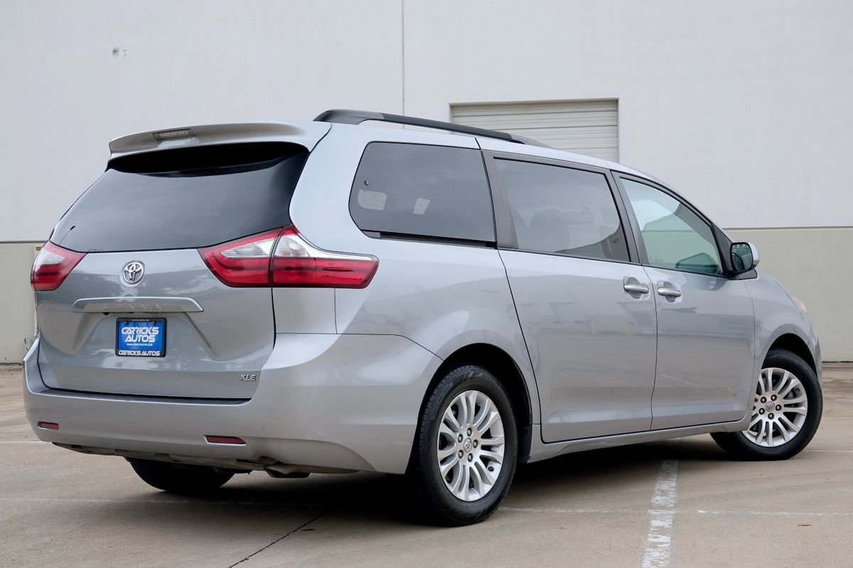 Used 2017 Toyota Sienna XLE FWD image 3