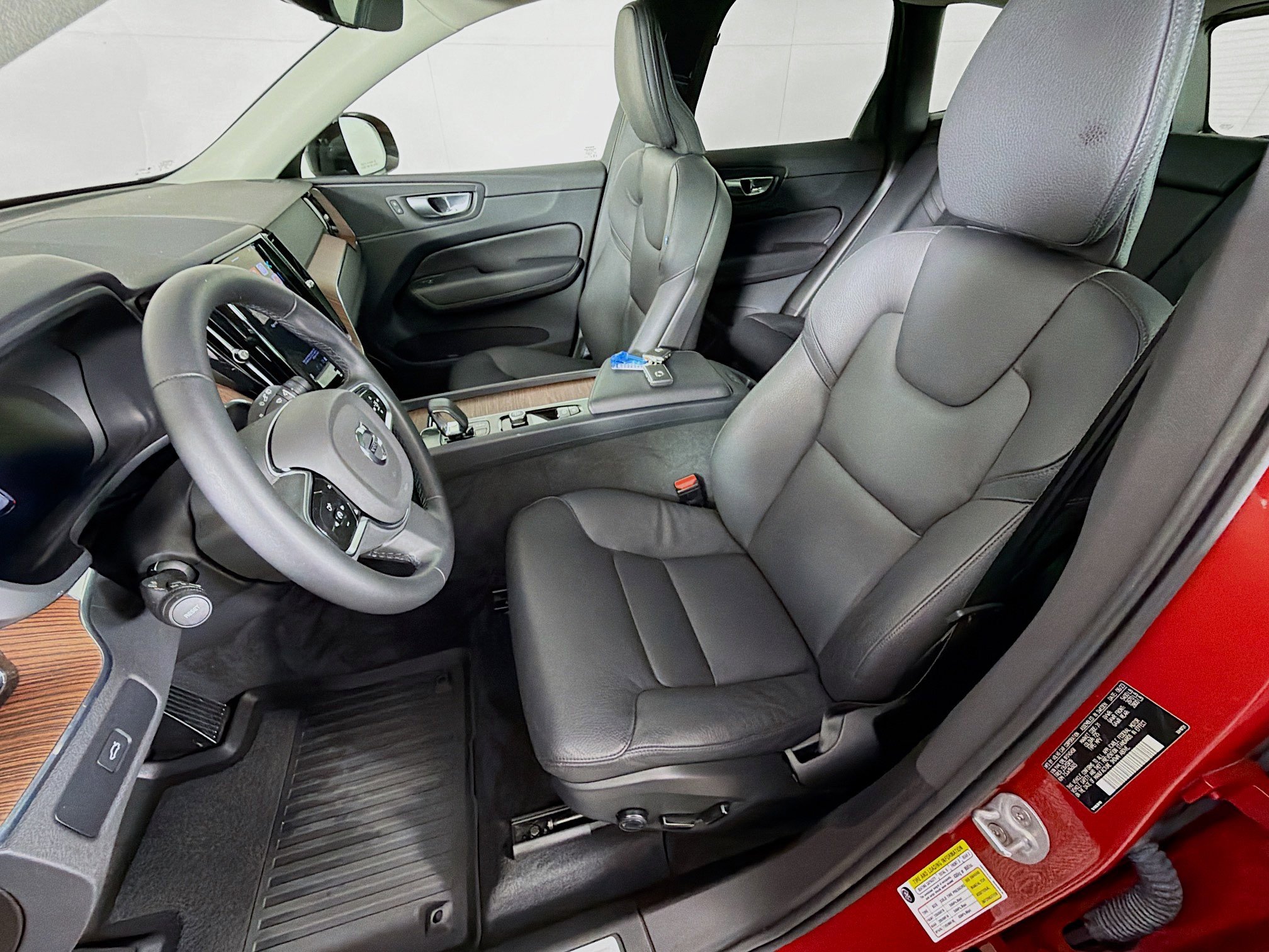 Used 2024 Volvo XC60 B5 Plus w/ Climate Package image 12