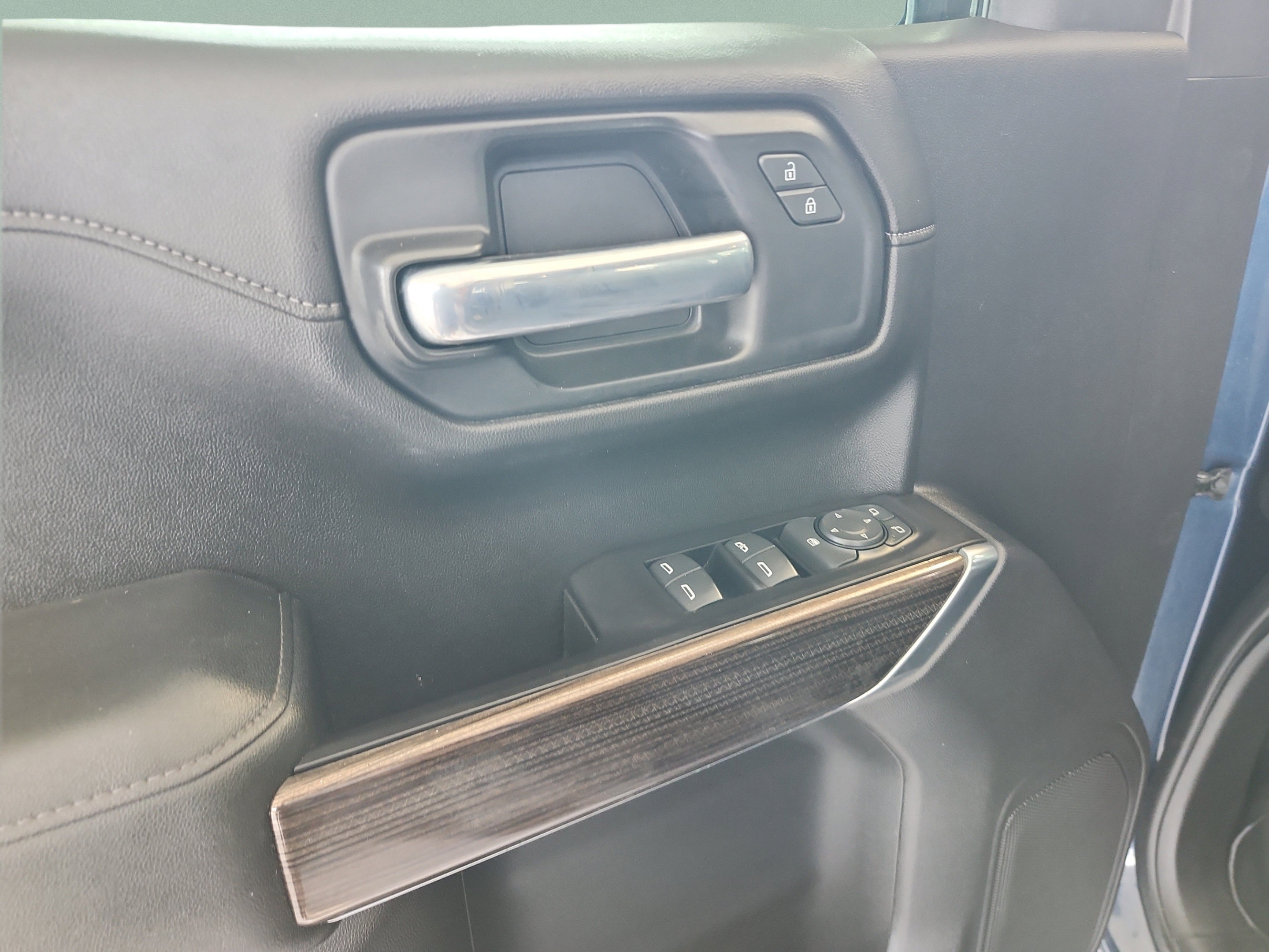 Used 2020 Chevrolet Silverado 1500 LT w/ All-Star Edition RWD image 17