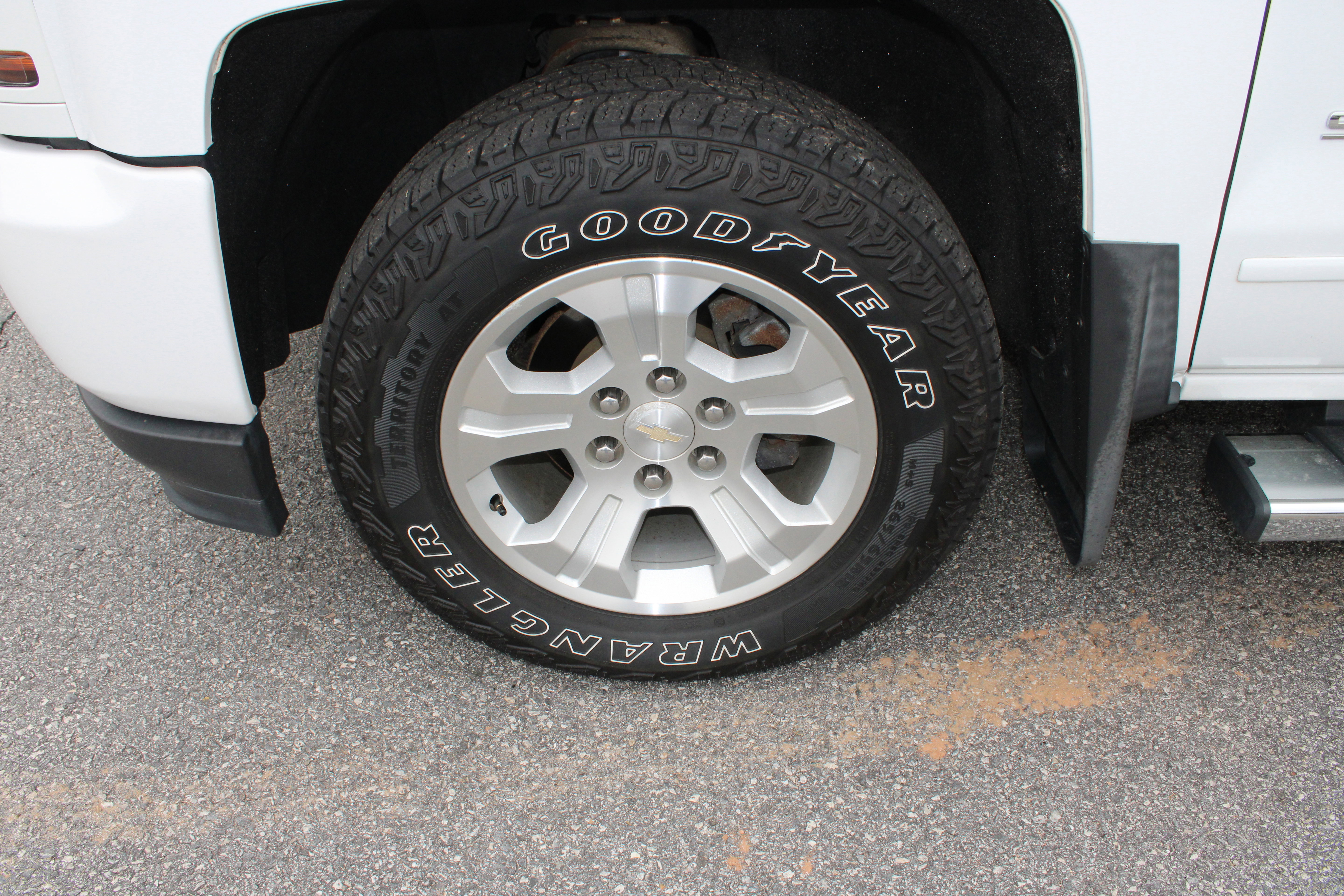 Used 2018 Chevrolet Silverado 1500 LT w/ All Star Edition image 9