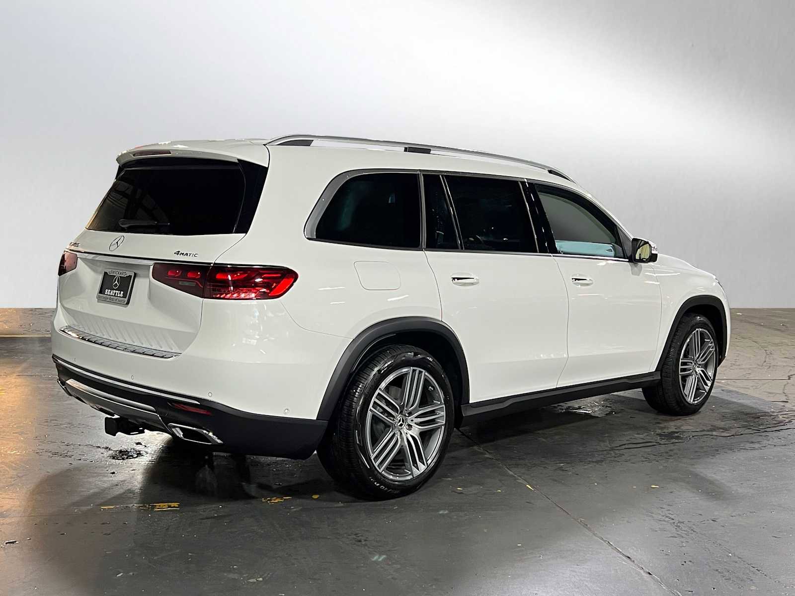 Used 2025 Mercedes-Benz GLS 450 4MATIC image 3