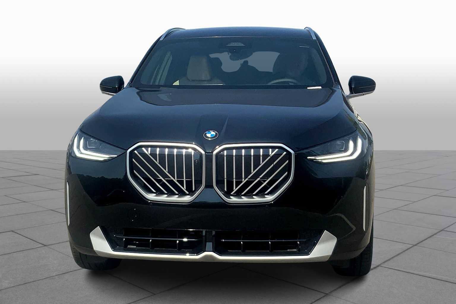 Used 2025 BMW X3 xDrive30i w/ Premium Package image 3