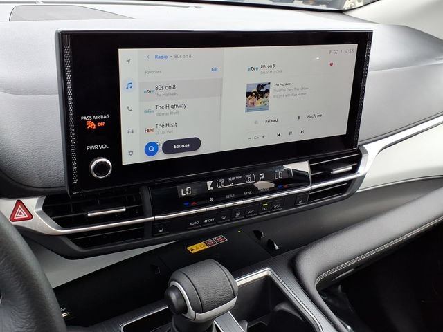 Used 2026 Toyota Sienna XLE FWD image 26