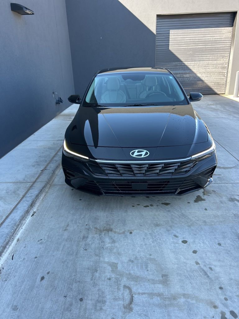 Certified 2025 Hyundai Elantra Limited image 2