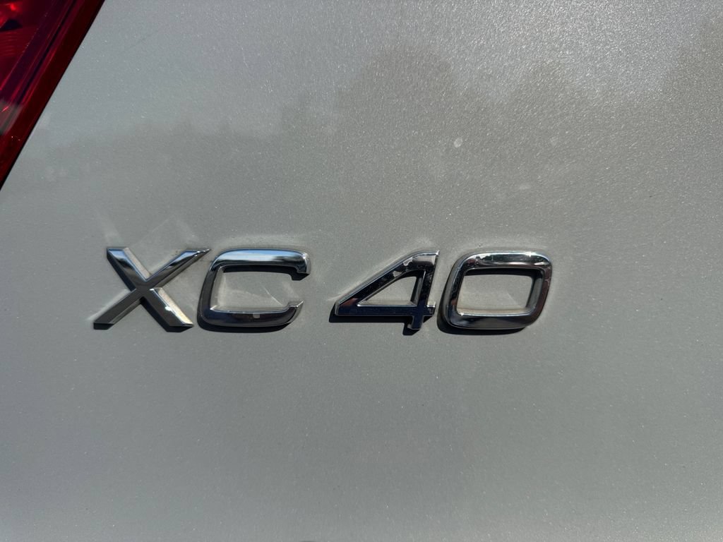 Certified 2024 Volvo XC40 B5 Ultimate w/ Climate Package AWD/4WD image 10