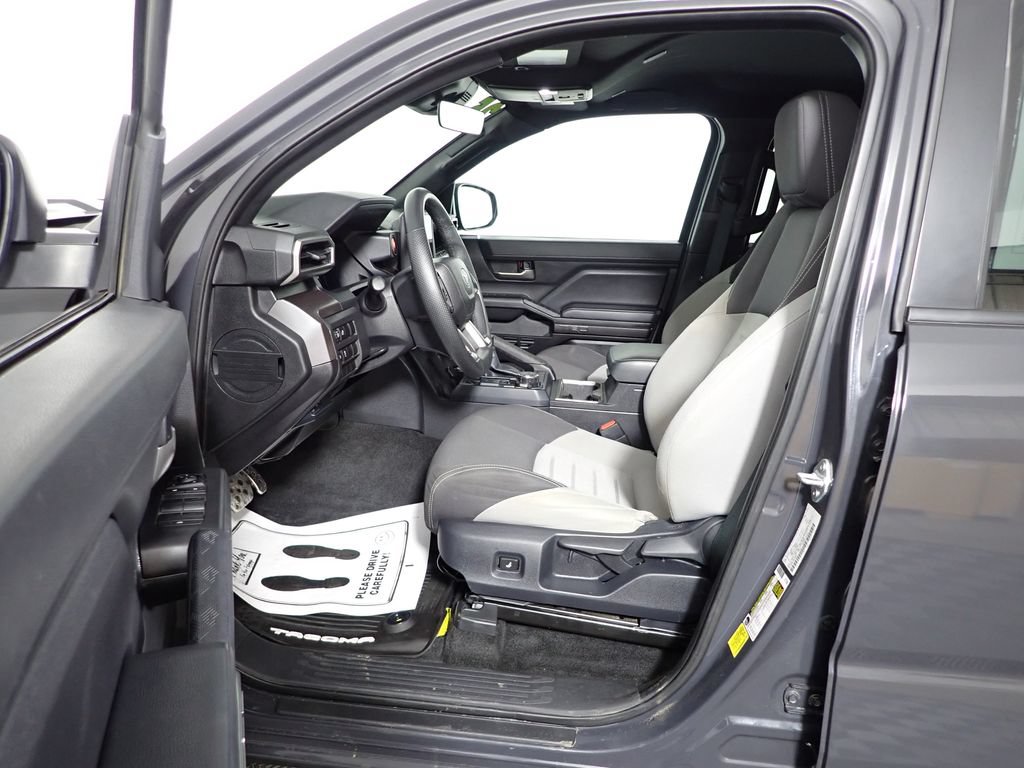 Used 2025 Toyota Tacoma TRD Sport AWD/4WD image 21