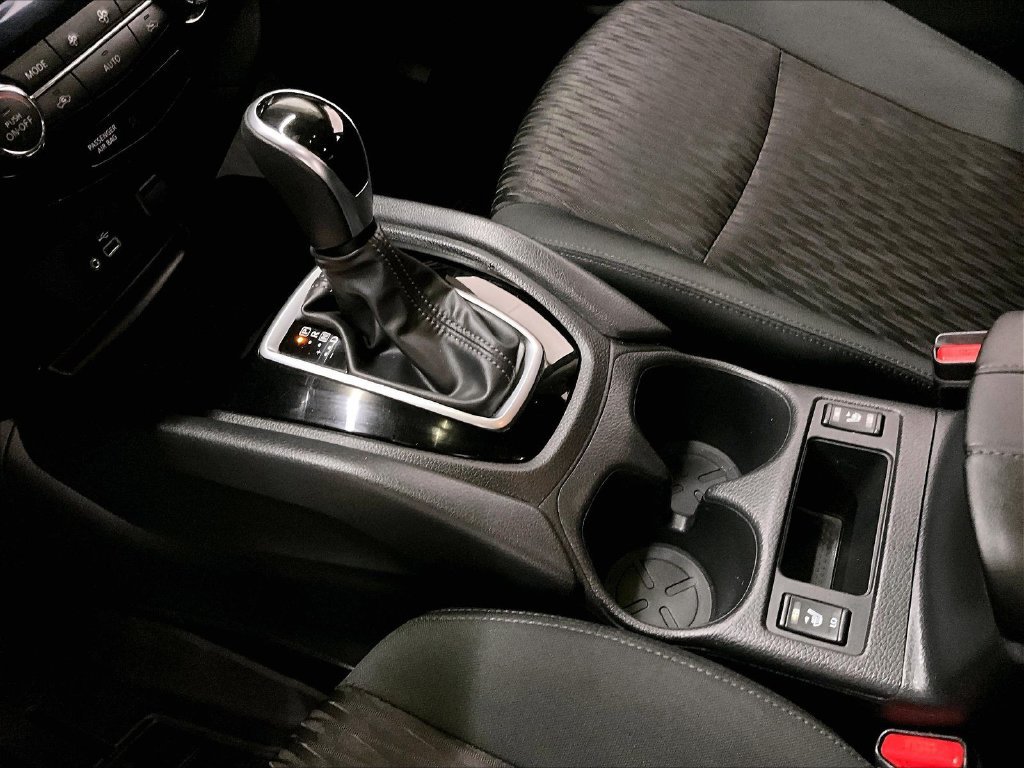 Used 2020 Nissan Rogue SV AWD/4WD image 17
