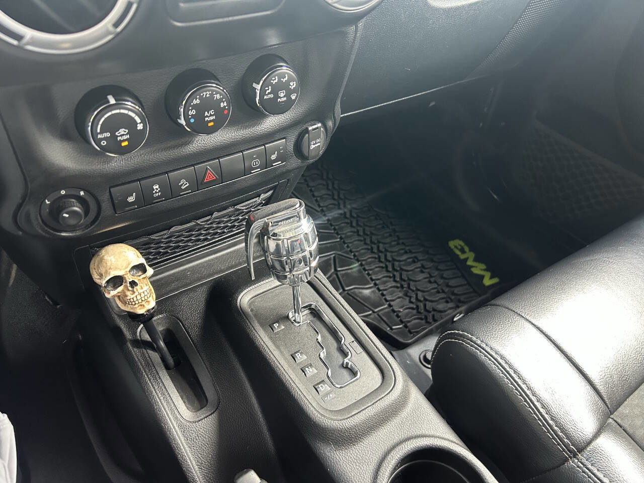 Used 2012 Jeep Wrangler Unlimited Rubicon image 27