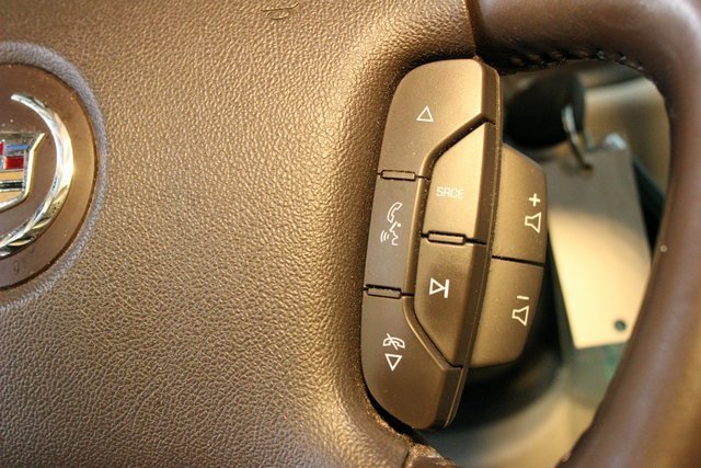 Used 2010 Cadillac DTS Premium image 22