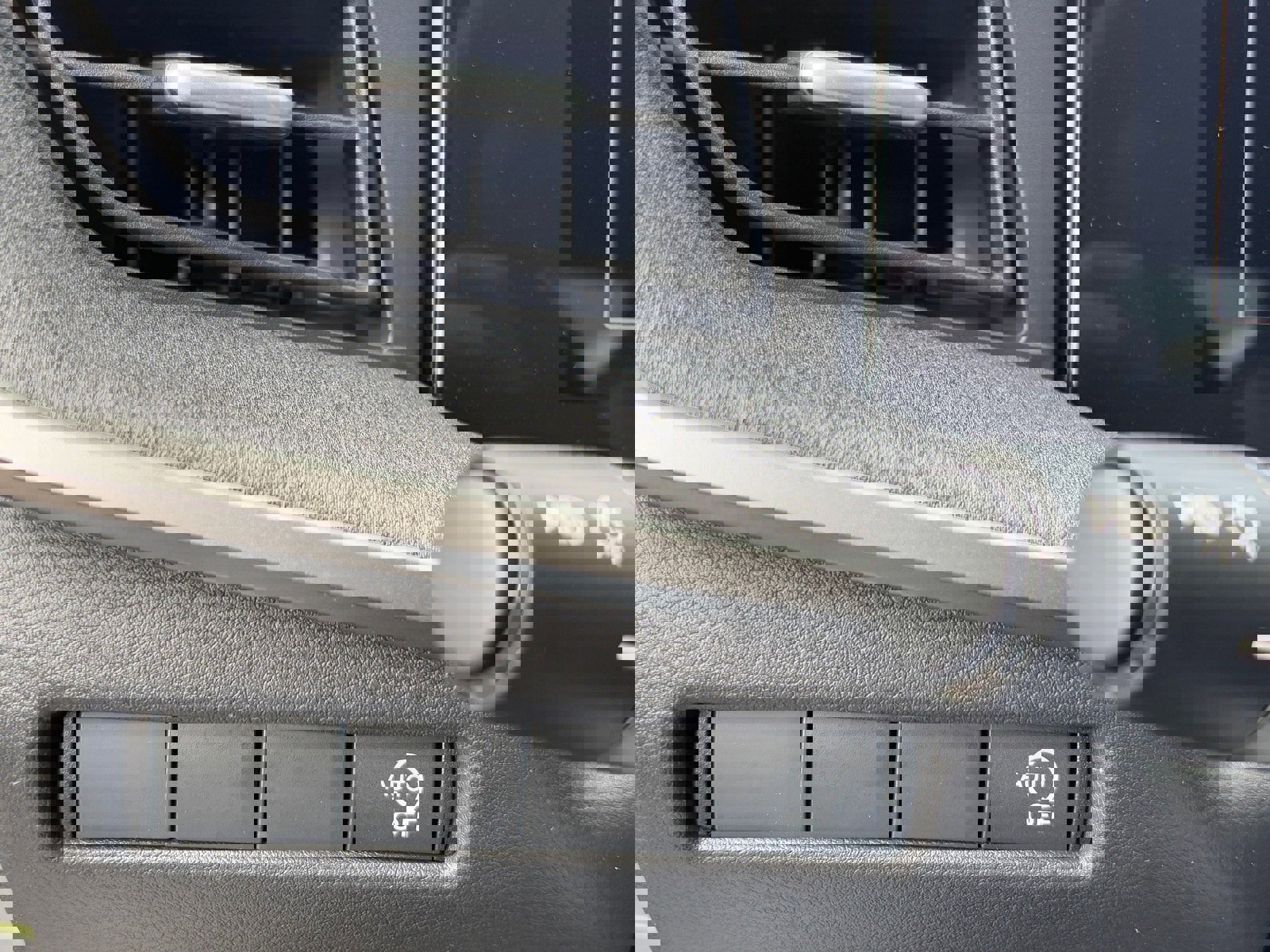 New 2026 Nissan Kicks SV image 28