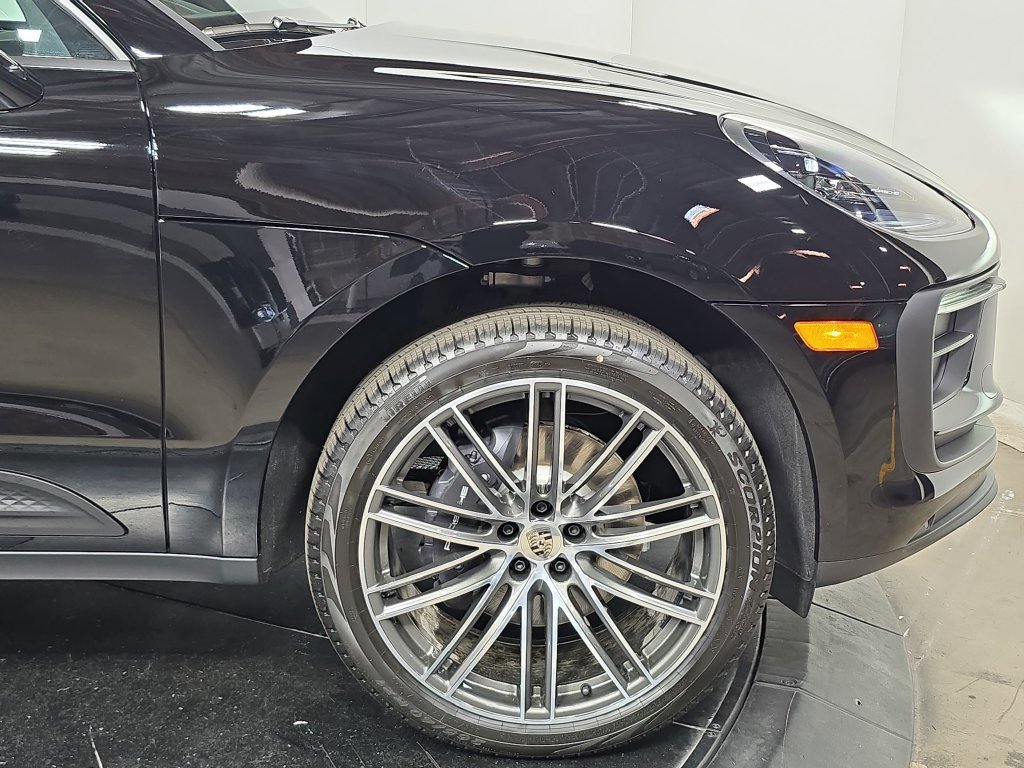 Certified 2026 Porsche Macan AWD/4WD image 11