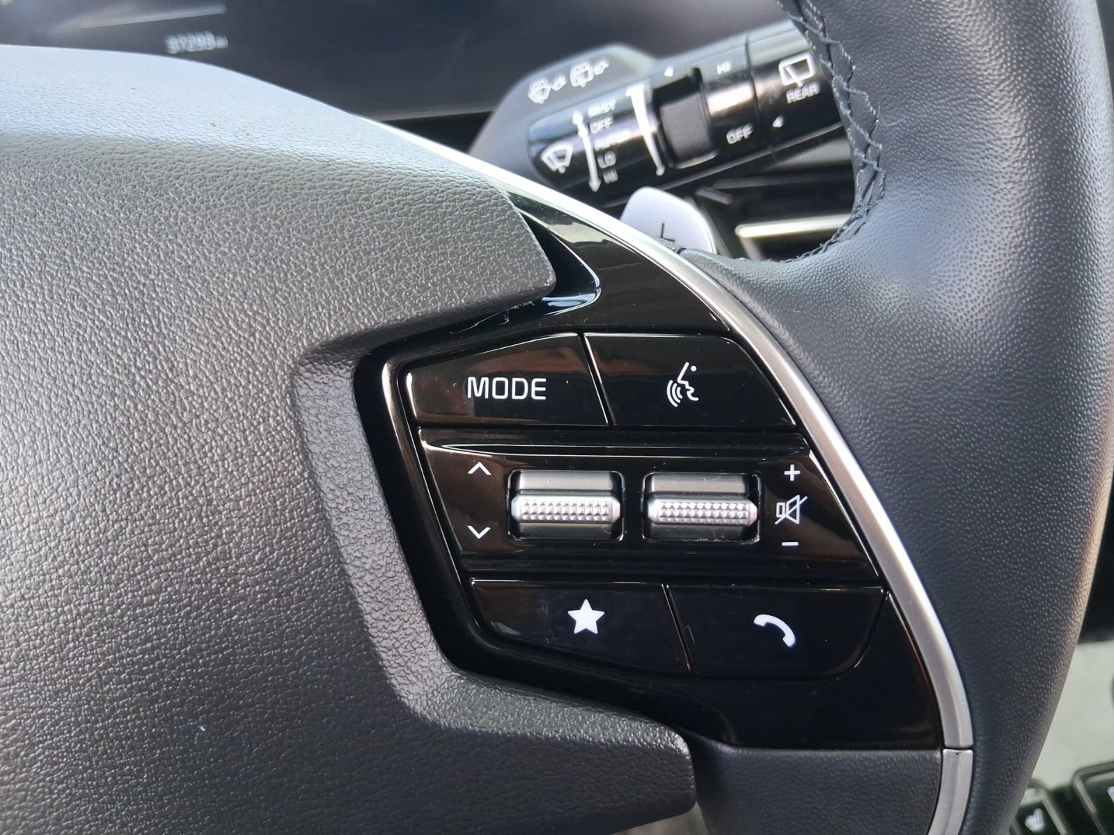 Used 2024 Kia Niro SX Touring FWD image 21