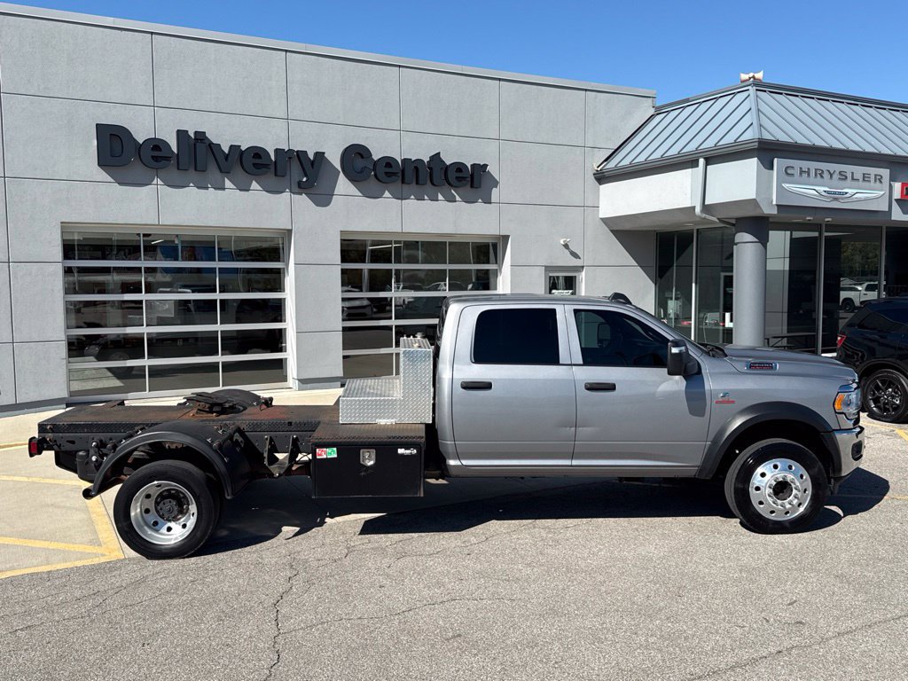 Used 2024 RAM 5500 Tradesman w/ Chrome Appearance Group AWD/4WD image 7