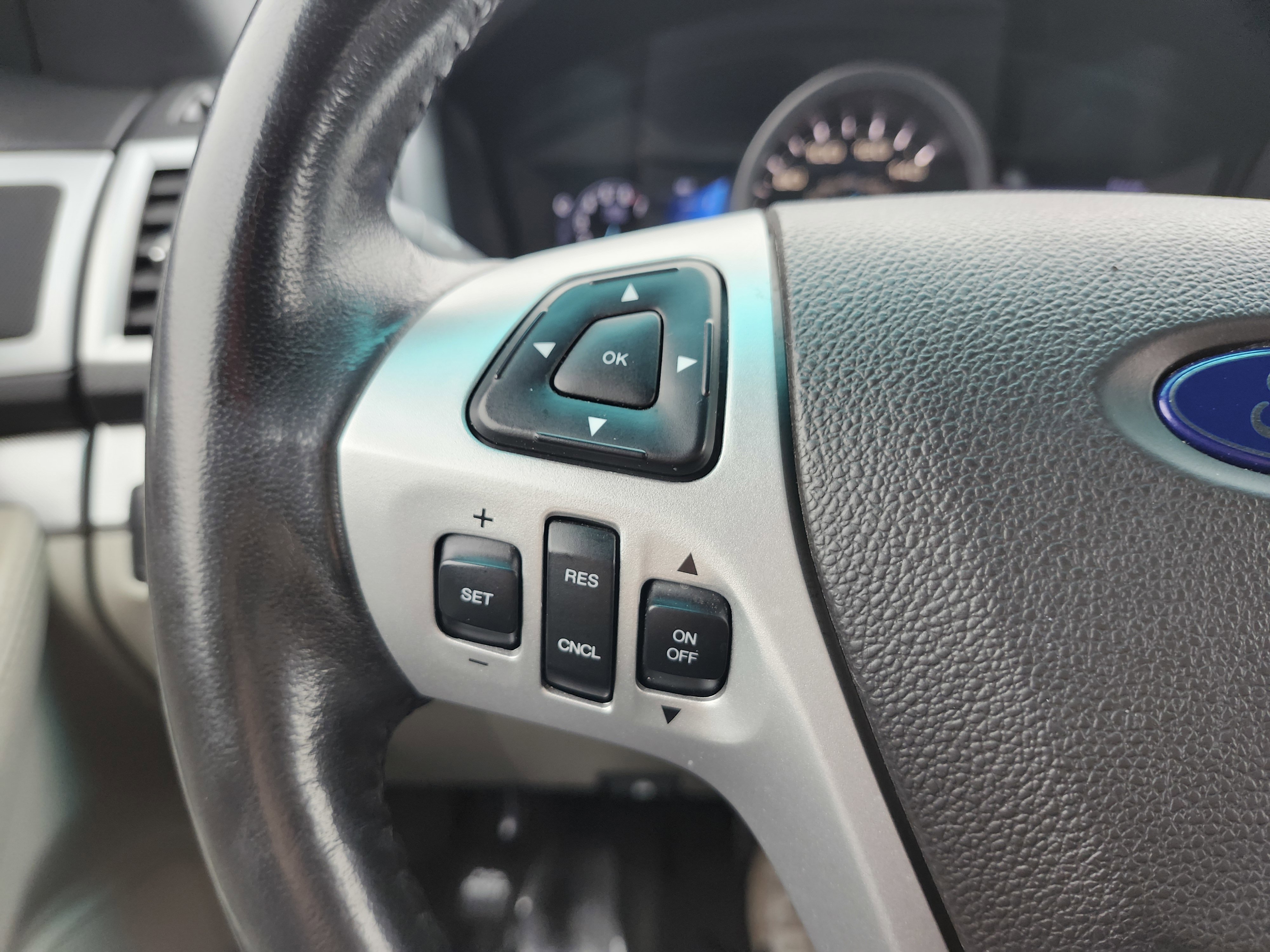 Used 2013 Ford Explorer XLT image 38