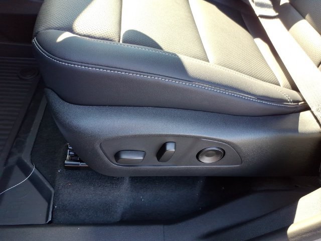 New 2027 Chevrolet Traverse LT w/ LPO, Floor Liner Package FWD image 7