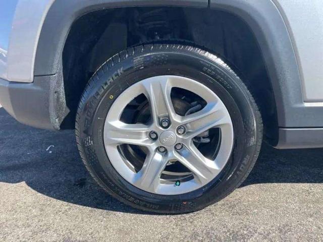 Used 2024 Jeep Compass Latitude AWD/4WD image 10